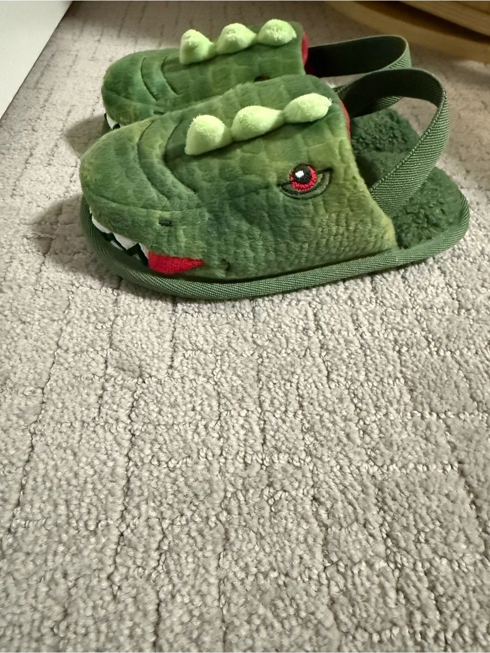 NEW dinosaur slippers toddler sz 9/10